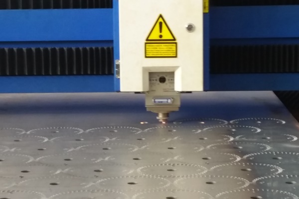 laser cutting machine